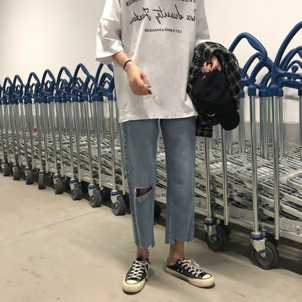 Blugi de vara cu lungime de 7/8 si efect rupt