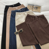 Plašs sieviešu džinsu modelis ar augstu vidukli un kabatām