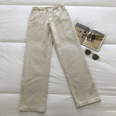 Plašs sieviešu džinsu modelis ar augstu vidukli un kabatām