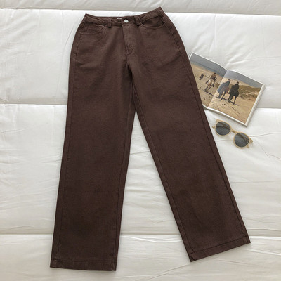 Plašs sieviešu džinsu modelis ar augstu vidukli un kabatām