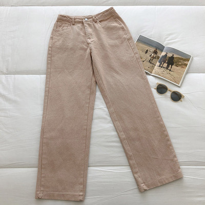 Plašs sieviešu džinsu modelis ar augstu vidukli un kabatām