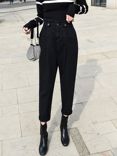 Sieviešu džinsi ar augstu vidukli un kabatām - metāla pogām