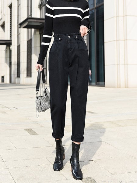 Sieviešu džinsi ar augstu vidukli un kabatām - metāla pogām