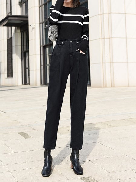 Sieviešu džinsi ar augstu vidukli un kabatām - metāla pogām