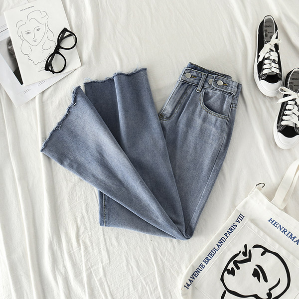 Blugi largi de dama actuali cu nasturi