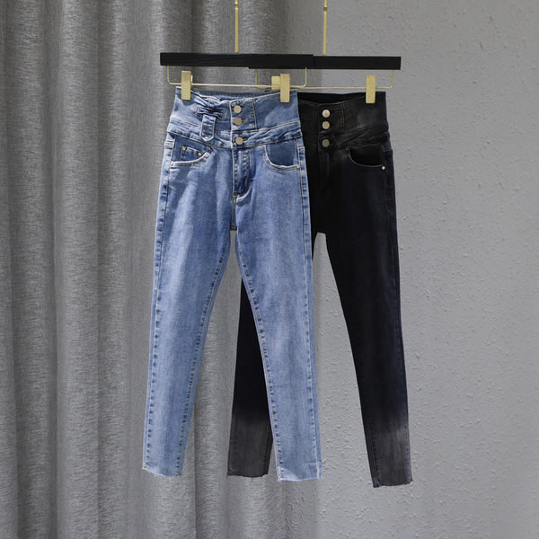 Sieviešu pieguloši džinsi ar pogām zilā un melnā krāsā