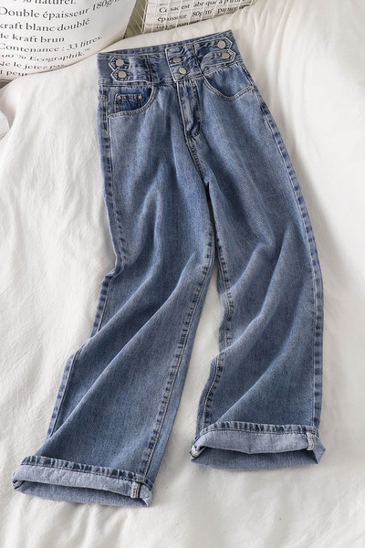 Jauns džinsu modelis ar pogām un augstu vidukli