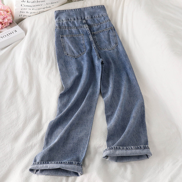 Jauns džinsu modelis ar pogām un augstu vidukli