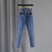 Vienkāršs sieviešu džinsu modelis zilā krāsā ar pogām