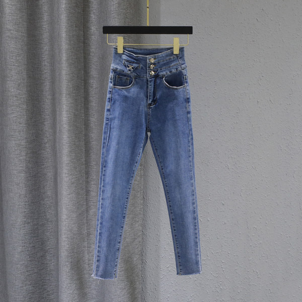 Vienkāršs sieviešu džinsu modelis zilā krāsā ar pogām