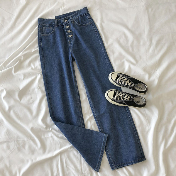 Sieviešu džinsi zilā krāsā un pogām