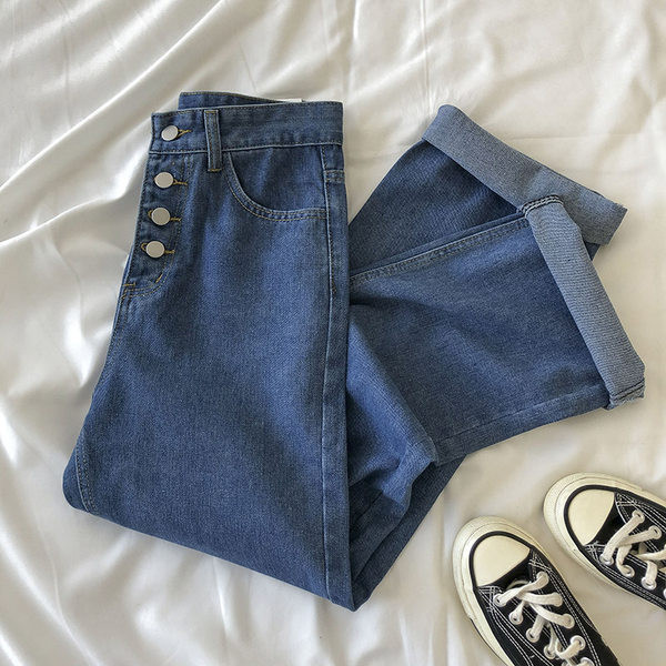 Sieviešu džinsi zilā krāsā un pogām