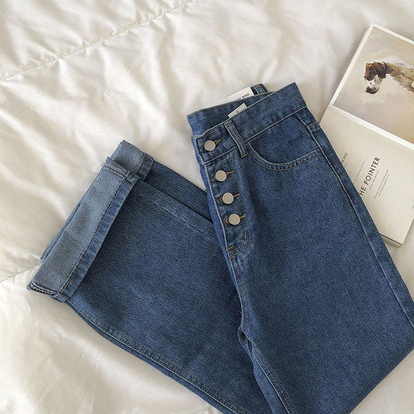 Sieviešu džinsi zilā krāsā un pogām