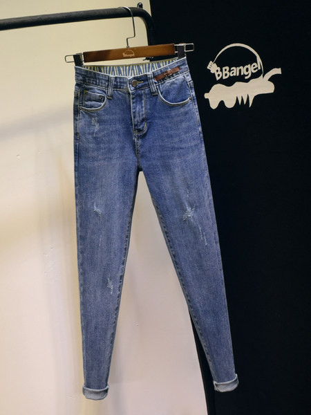 Ikdienas sieviešu džinsi ar augstu vidukli un emblēmu zilā krāsā