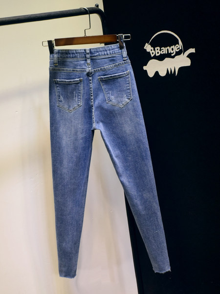 Ikdienas sieviešu džinsi ar augstu vidukli un emblēmu zilā krāsā