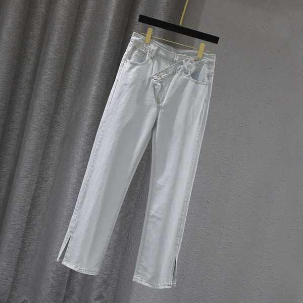 Sieviešu ikdienas džinsi ar šķēlumiem zilā krāsā