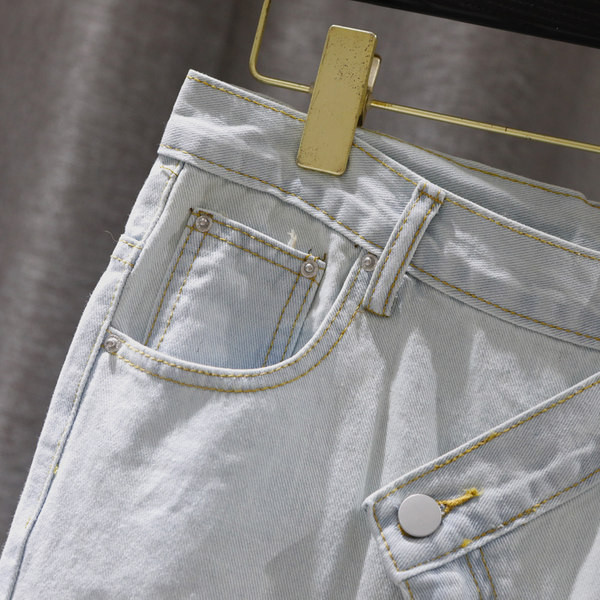 Sieviešu ikdienas džinsi ar šķēlumiem zilā krāsā