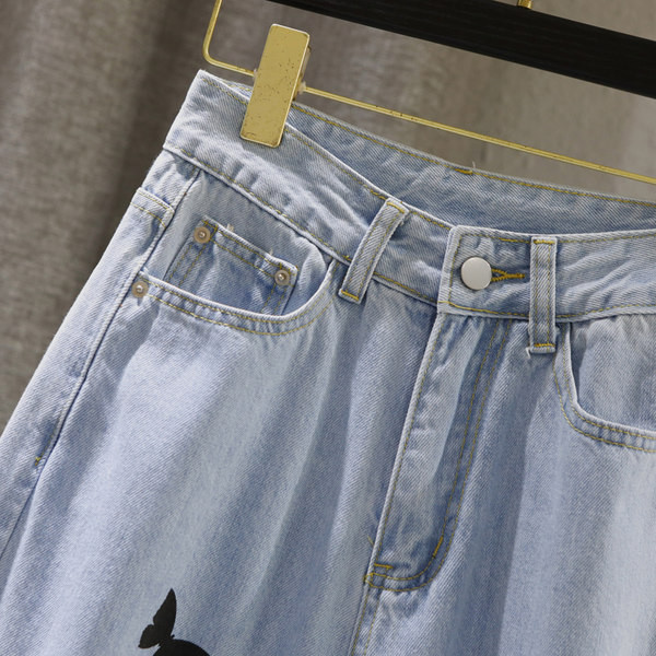 Sieviešu ikdienas džinsi ar aplikāciju un augstu vidukli