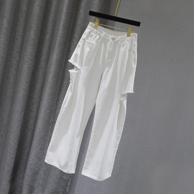 Γυναικεία τζιν με σκισμένο μοτίβο σε λευκό και ροζ χρώμα