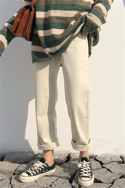 Blugi moderni in culoarea alba model drept