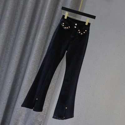 Γυναικεία τζιν casual σε μπλε και μαύρο χρώμα με μεταλλικά στοιχεία
