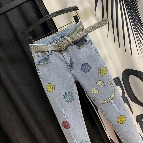 Blugi de dama cu aplicatii si motive rupte