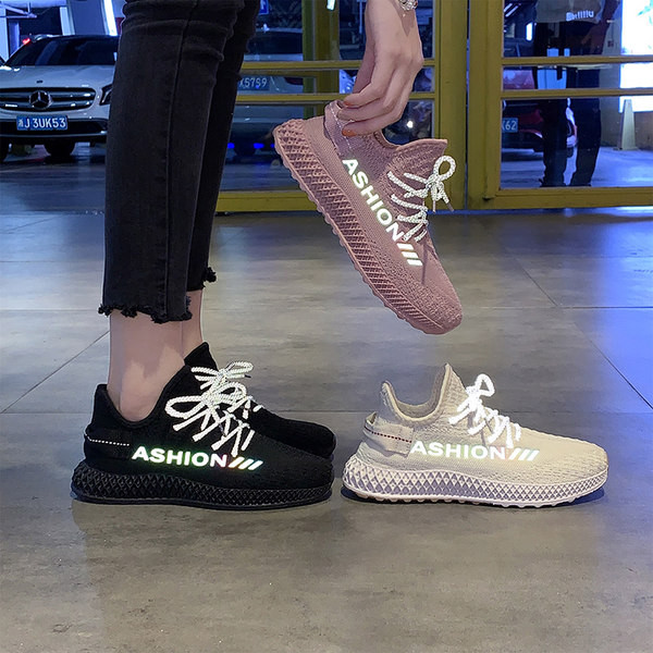 Γυναικεία υφάσματα αθλητικά παπούτσια με επιγραφή και κορδόνια