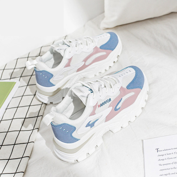 Γυναικεία αθλητικά  παπούτσια με σόλα από καουτσούκ και κορδόνια