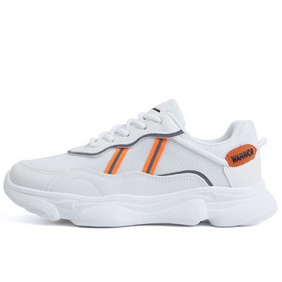 Γυναικεία αθλητικά παπούτσια με ρίγες στο πλάι και επιγραφή