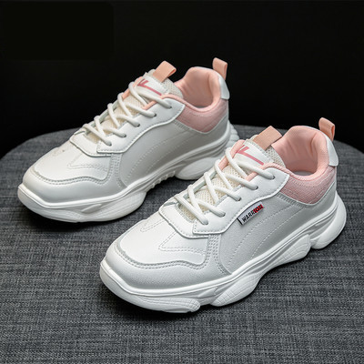 Γυναικεία αθλητικά παπούτσια με ρίγες στο πλάι και επιγραφή