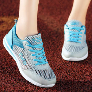 Αθλητικά και καθημερινά γυναικεία παπούτσια με έμβλημα - διάφορα μοντέλα