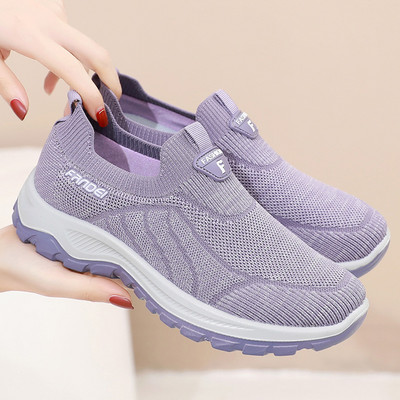 Γυναικεία αθλητικάπάνινα παπούτσια με επιγραφή