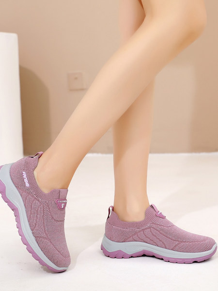 Γυναικεία αθλητικάπάνινα παπούτσια με επιγραφή