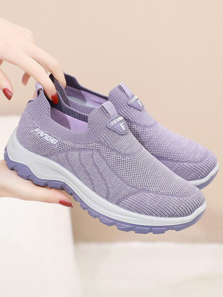 Γυναικεία αθλητικάπάνινα παπούτσια με επιγραφή