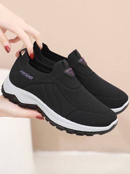 Γυναικεία αθλητικάπάνινα παπούτσια με επιγραφή