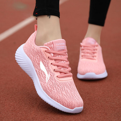 Γυναικεία αθλητικά παπούτσια με κορδόνια και έμβλημα σε διάφορα χρώματα