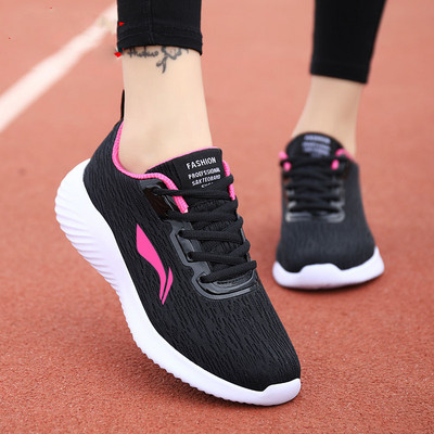 Γυναικεία αθλητικά παπούτσια με κορδόνια και έμβλημα σε διάφορα χρώματα