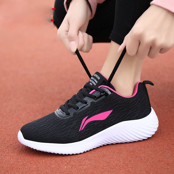 Γυναικεία αθλητικά παπούτσια με κορδόνια και έμβλημα σε διάφορα χρώματα