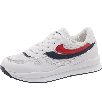 Μοντέρνα αθλητικά παπούτσια κατασκευασμένα από οικολογικό δέρμα και υφάσματα για γυναίκες