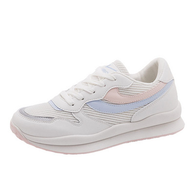 Μοντέρνα αθλητικά παπούτσια κατασκευασμένα από οικολογικό δέρμα και υφάσματα για γυναίκες