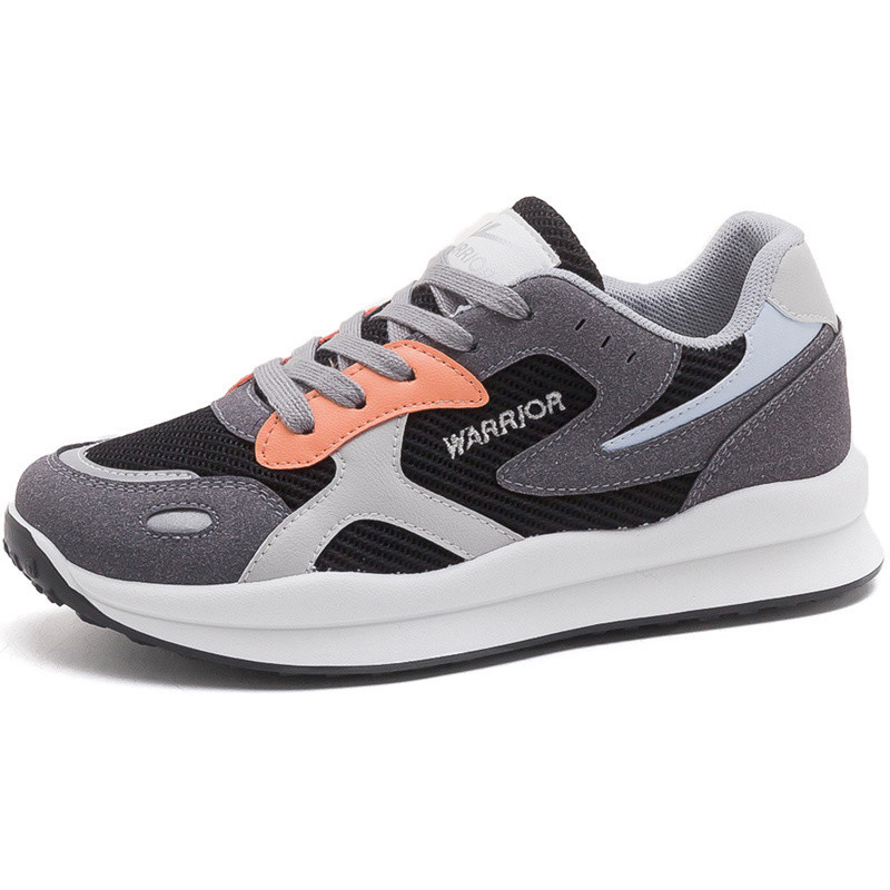 Μοντέρνα αθλητικά παπούτσια κατασκευασμένα από οικολογικό δέρμα και υφάσματα για γυναίκες