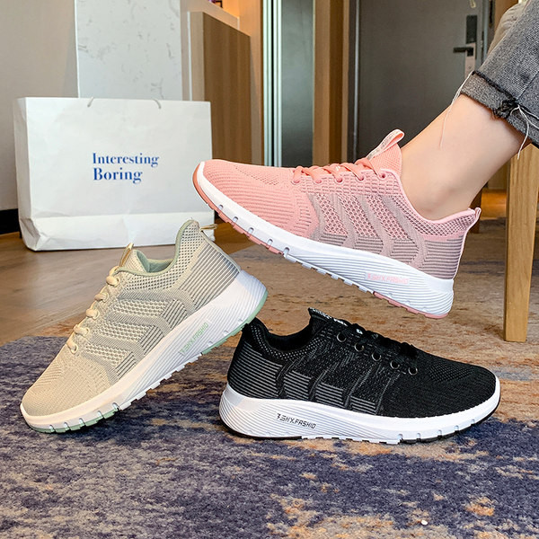 Αναπνεύσιμα γυναικεία αθλητικά παπούτσια με επίπεδη σόλα