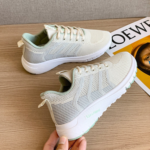 Αναπνεύσιμα γυναικεία αθλητικά παπούτσια με επίπεδη σόλα