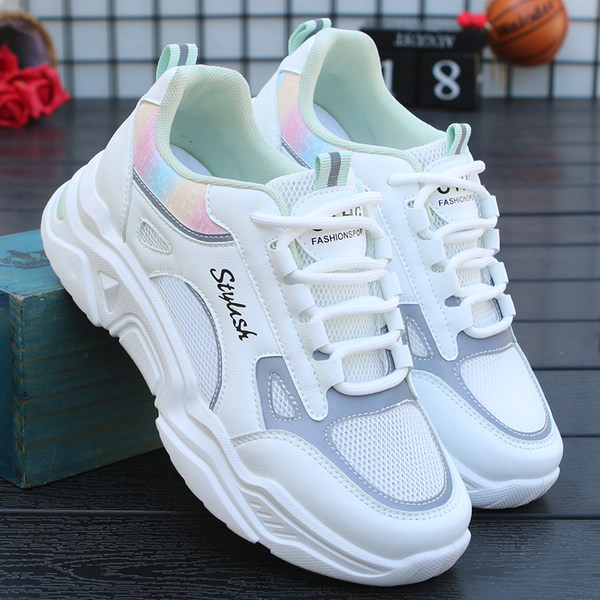 Elpojošas sieviešu kedas ar 4 cm platformu