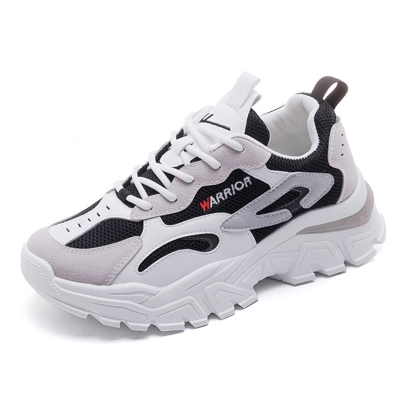 Νέο μοντέλο γυναικεία αθλητικά παπούτσια για την άνοιξη με κορδόνια και τραχιά σόλα