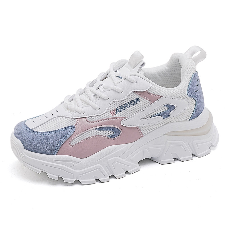 Νέο μοντέλο γυναικεία αθλητικά παπούτσια για την άνοιξη με κορδόνια και τραχιά σόλα