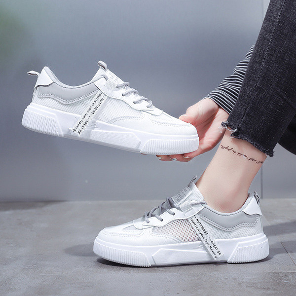 Model nou de adidasi de dama tip plasa - potriviti pentru primavara si vara