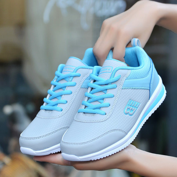 Γυναικεία αθλητικά παπούτσια με κορδόνια και επίπεδη σόλα σε διαφορετικά χρώματα