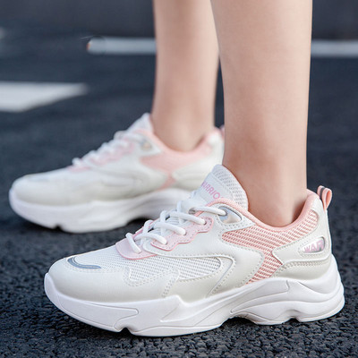 Ikdienas kedas ar mežģīnēm un sietu