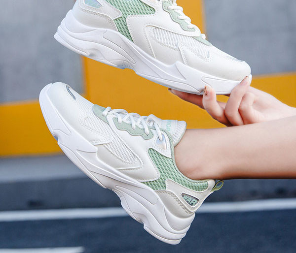 Ikdienas kedas ar mežģīnēm un sietu